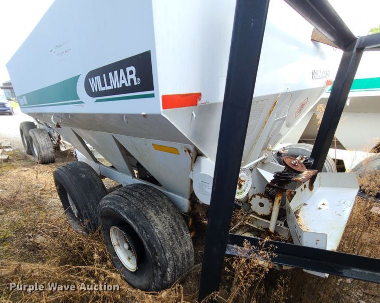 image for item JG9341 Willmar Super 600  spreader