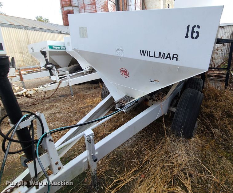 image for item JG9341 Willmar Super 600  spreader