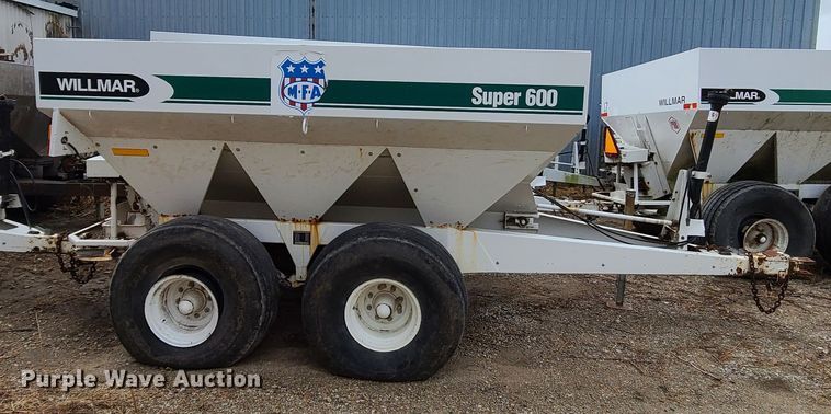 image for item JG9342 Willmar Super 600  spreader