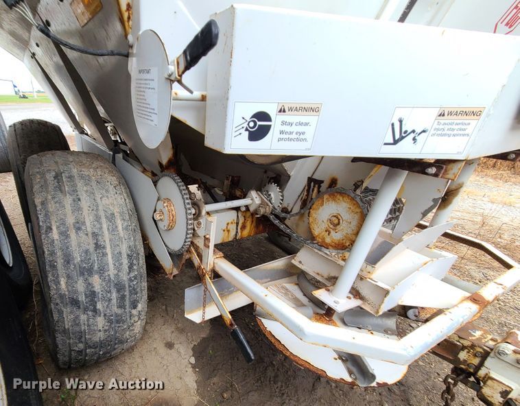 image for item JG9342 Willmar Super 600  spreader