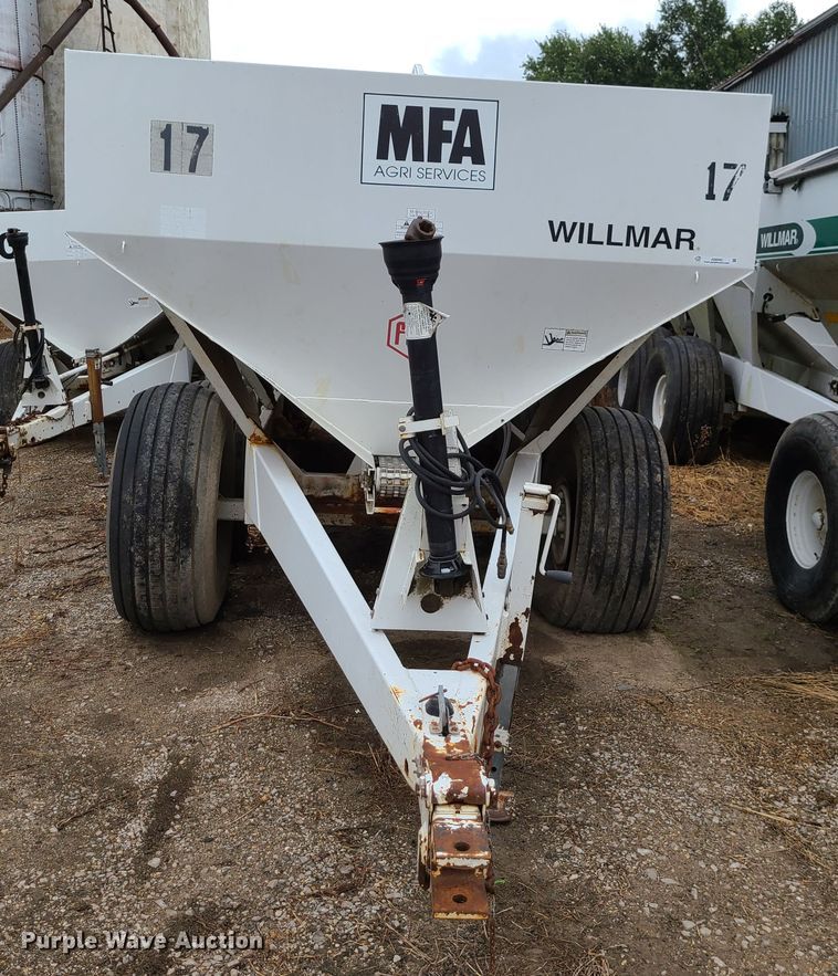 image for item JG9343 Willmar Super 600  spreader