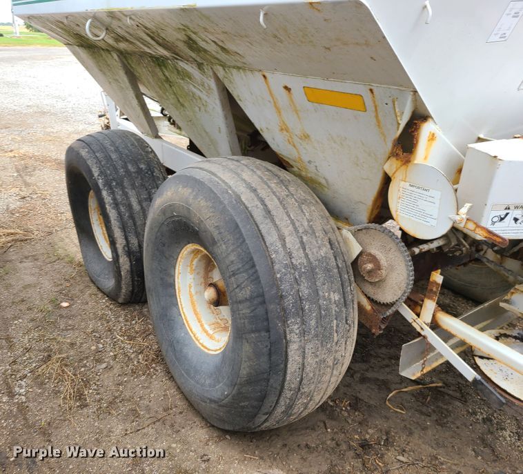 image for item JG9343 Willmar Super 600  spreader