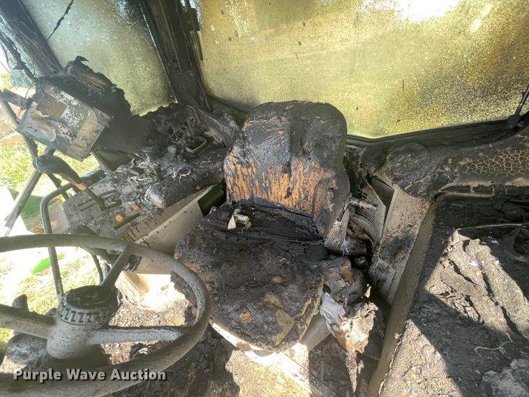 image for item JQ9528 2011 John Deere 6430  tractor