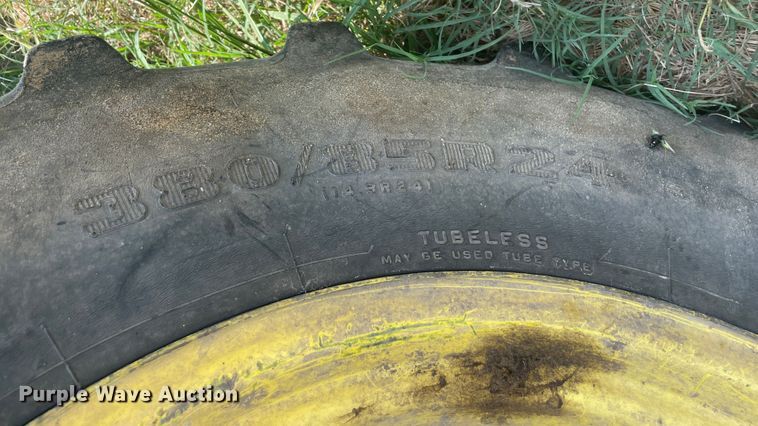 image for item JQ9528 2011 John Deere 6430  tractor