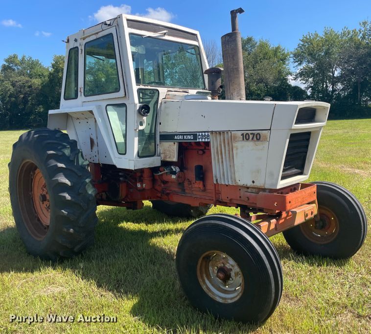 image for item JQ9556 1974 Case 1070  Agri-King tractor