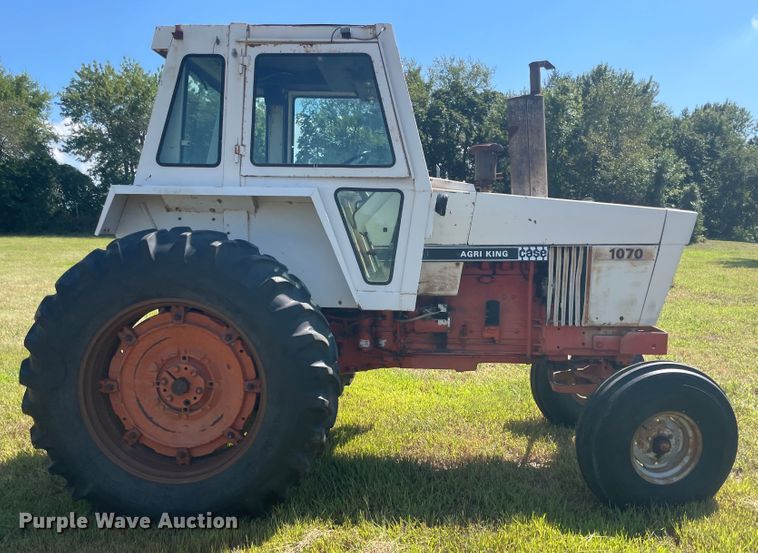 image for item JQ9556 1974 Case 1070  Agri-King tractor