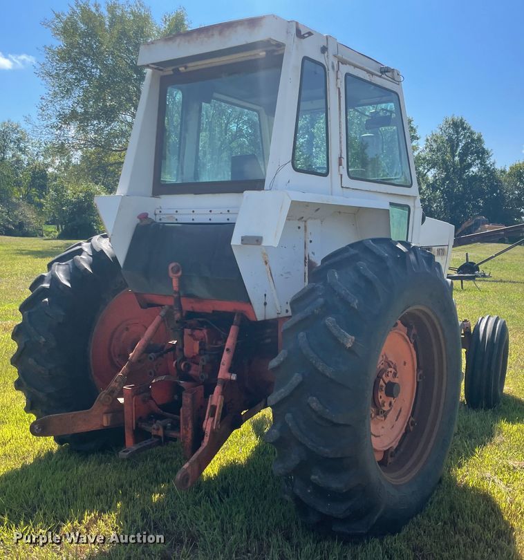 image for item JQ9556 1974 Case 1070  Agri-King tractor