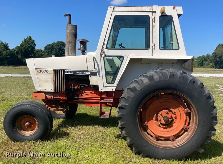 image for item JQ9556 1974 Case 1070  Agri-King tractor