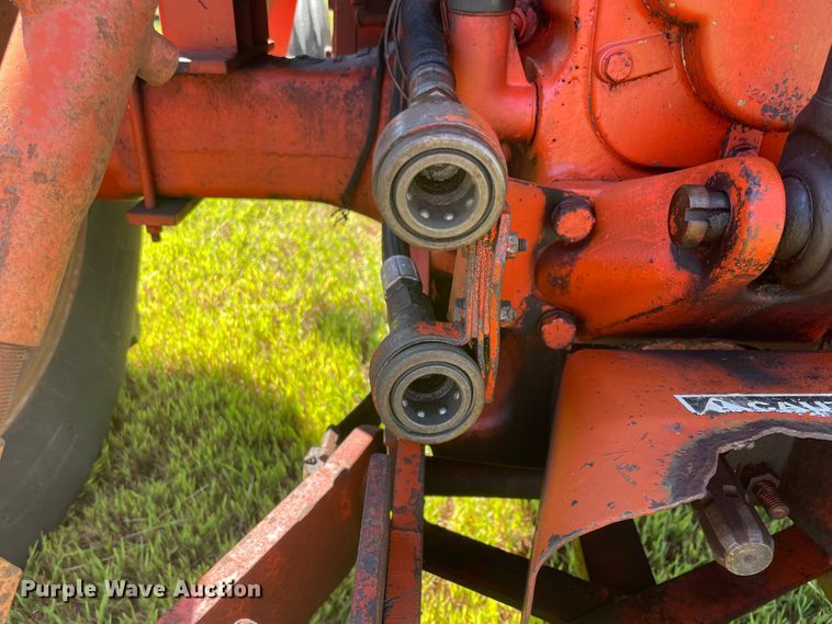 image for item JQ9556 1974 Case 1070  Agri-King tractor