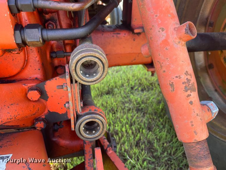 image for item JQ9556 1974 Case 1070  Agri-King tractor