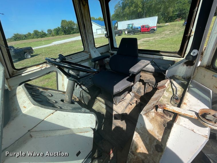 image for item JQ9556 1974 Case 1070  Agri-King tractor