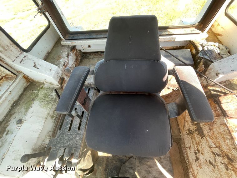 image for item JQ9556 1974 Case 1070  Agri-King tractor