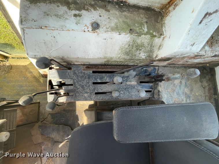 image for item JQ9556 1974 Case 1070  Agri-King tractor