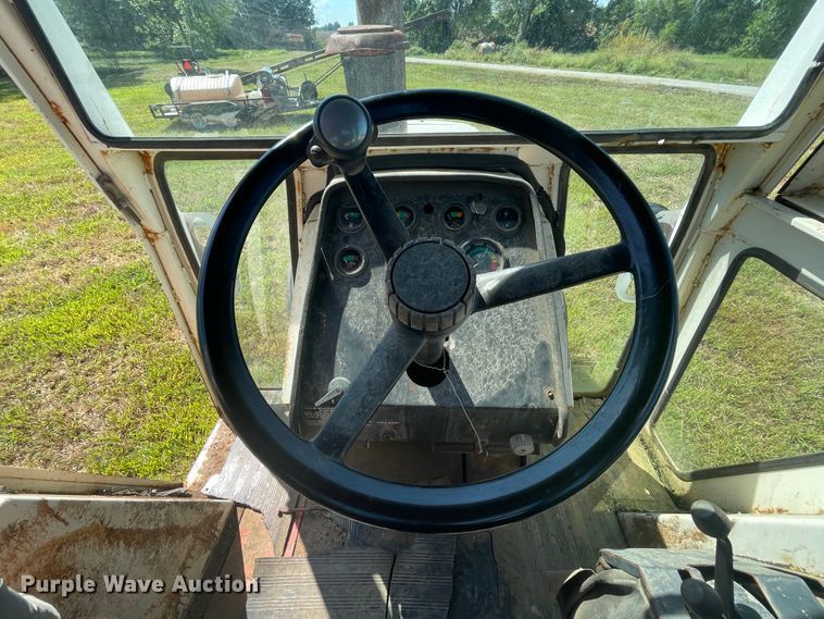 image for item JQ9556 1974 Case 1070  Agri-King tractor