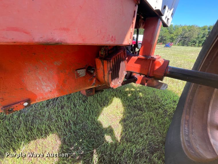image for item JQ9556 1974 Case 1070  Agri-King tractor