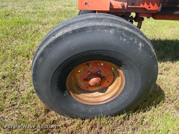 image for item JQ9556 1974 Case 1070  Agri-King tractor
