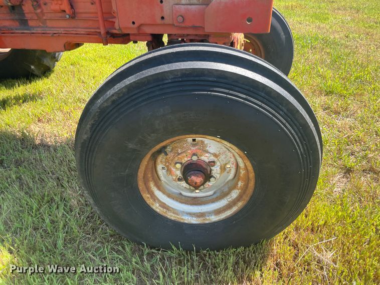image for item JQ9556 1974 Case 1070  Agri-King tractor