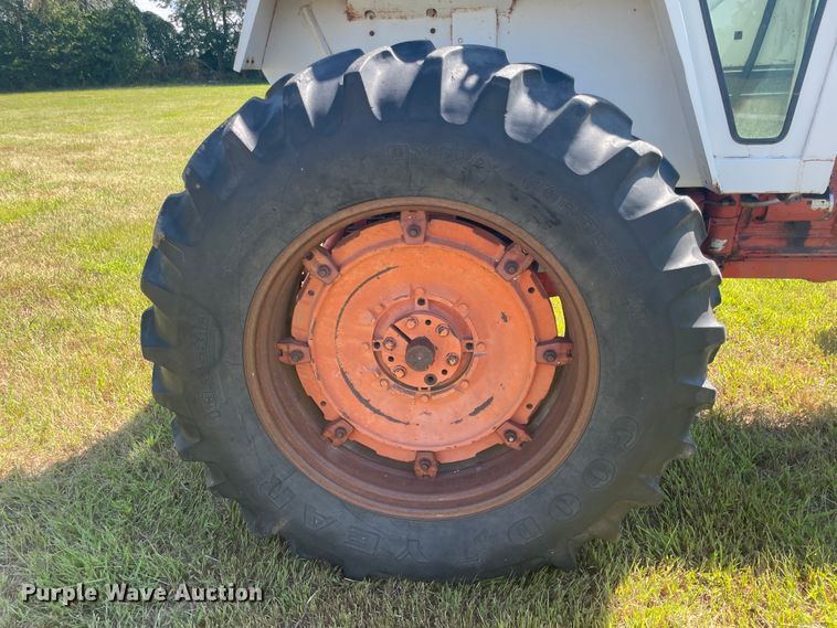 image for item JQ9556 1974 Case 1070  Agri-King tractor