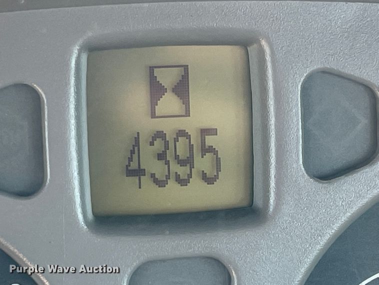 image for item JQ9570 2008 Case IH Farmall 105U  MFWD tractor