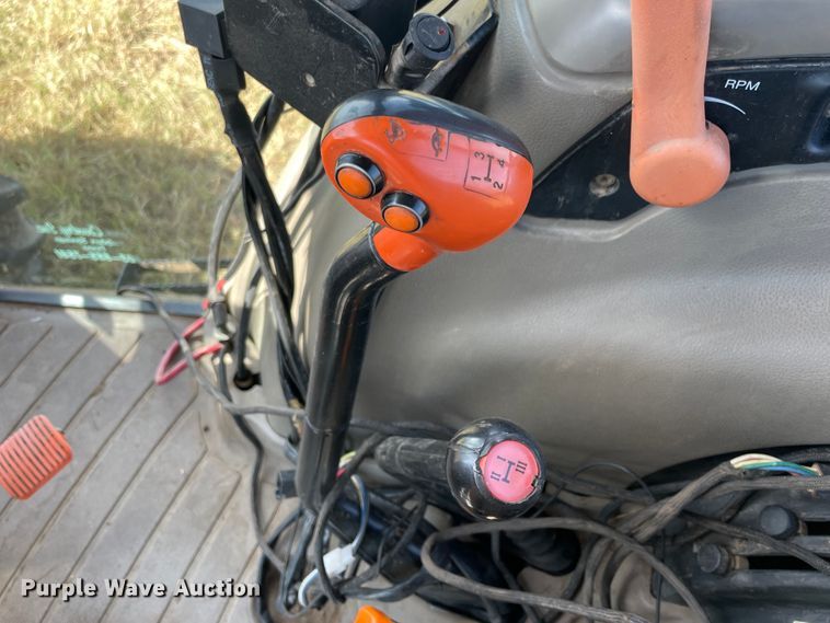 image for item JQ9570 2008 Case IH Farmall 105U  MFWD tractor