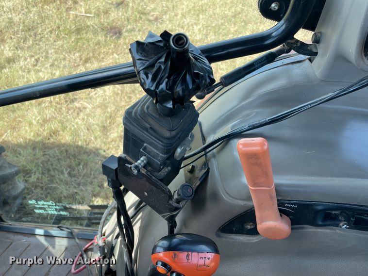 image for item JQ9570 2008 Case IH Farmall 105U  MFWD tractor