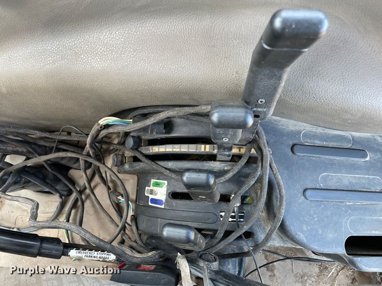 image for item JQ9570 2008 Case IH Farmall 105U  MFWD tractor