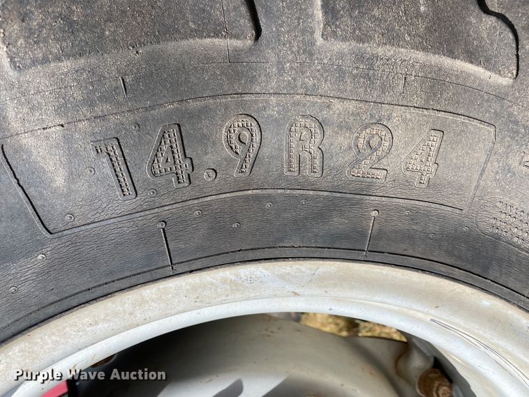 image for item JQ9570 2008 Case IH Farmall 105U  MFWD tractor