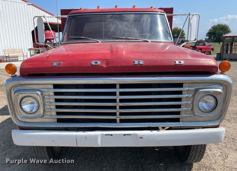 image for item JQ9571 1970 Ford F600  grain truck