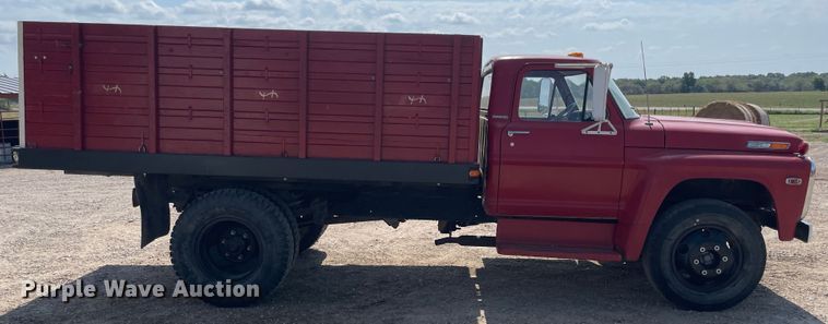 image for item JQ9571 1970 Ford F600  grain truck