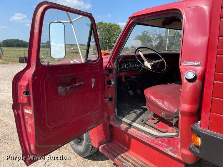 image for item JQ9571 1970 Ford F600  grain truck