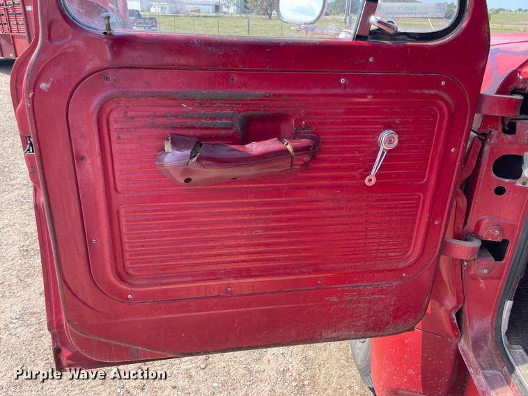 image for item JQ9571 1970 Ford F600  grain truck