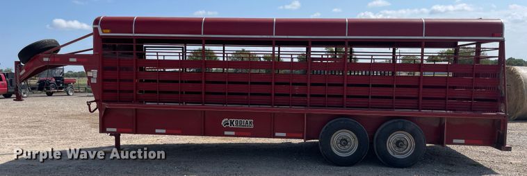 image for item JQ9572 2014 Kodiak Travel  livestock trailer