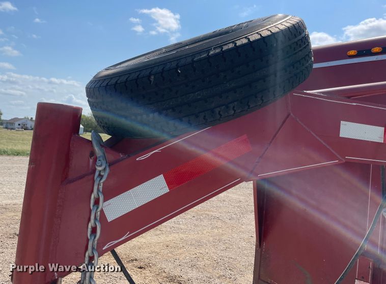 image for item JQ9572 2014 Kodiak Travel  livestock trailer