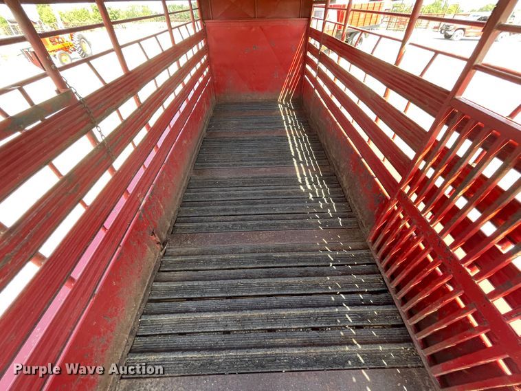 image for item JQ9572 2014 Kodiak Travel  livestock trailer