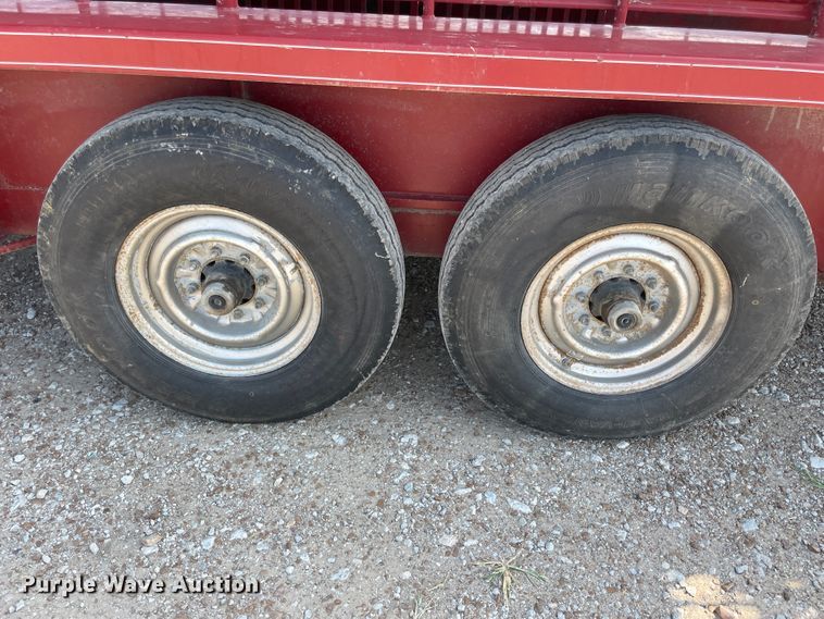 image for item JQ9572 2014 Kodiak Travel  livestock trailer