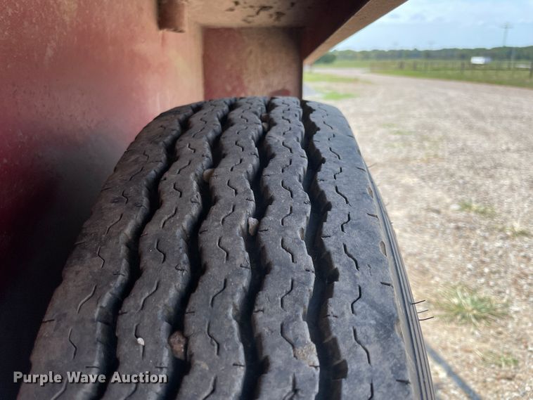 image for item JQ9572 2014 Kodiak Travel  livestock trailer