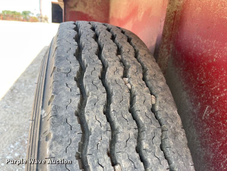 image for item JQ9572 2014 Kodiak Travel  livestock trailer