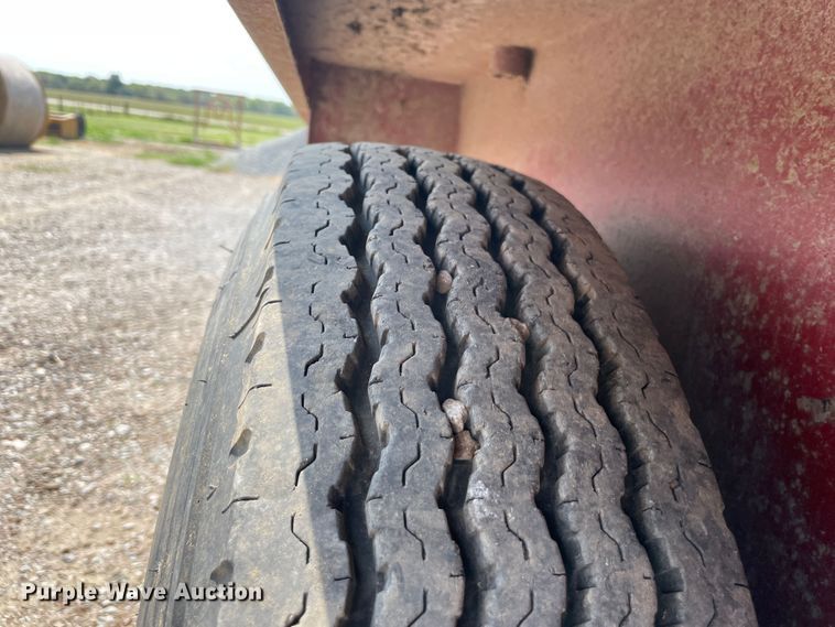 image for item JQ9572 2014 Kodiak Travel  livestock trailer