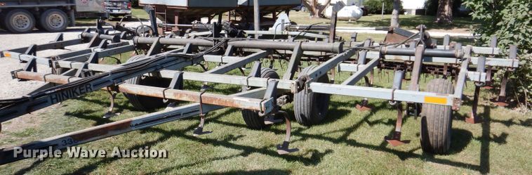 image for item KA9398 Hiniker 3300  field cultivator