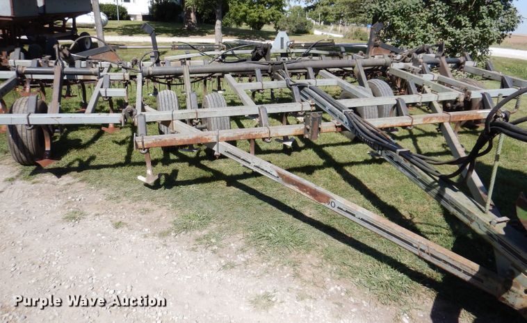 image for item KA9398 Hiniker 3300  field cultivator
