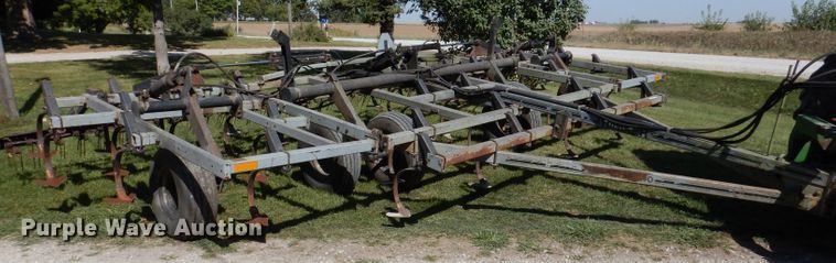 image for item KA9398 Hiniker 3300  field cultivator