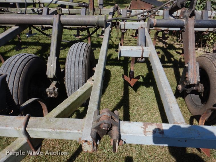 image for item KA9398 Hiniker 3300  field cultivator