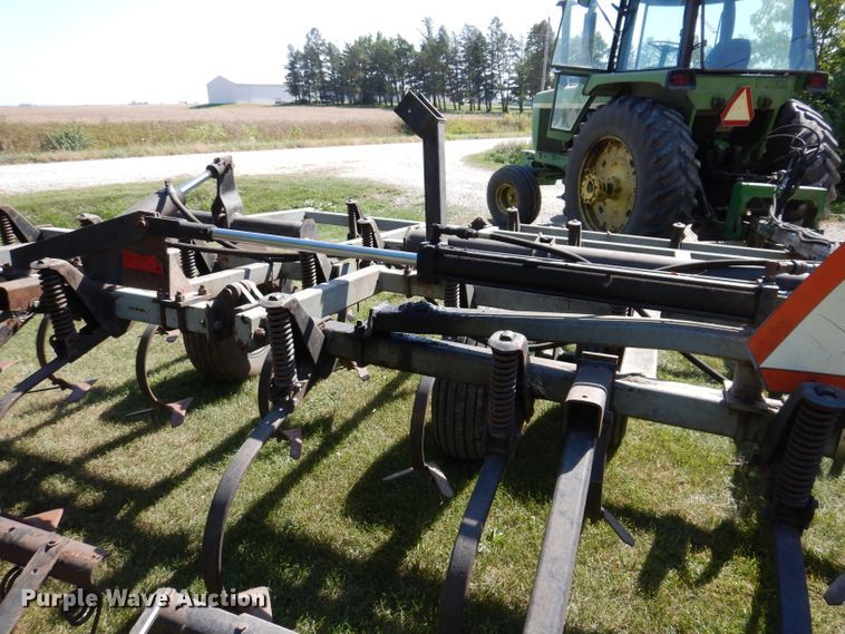 image for item KA9398 Hiniker 3300  field cultivator