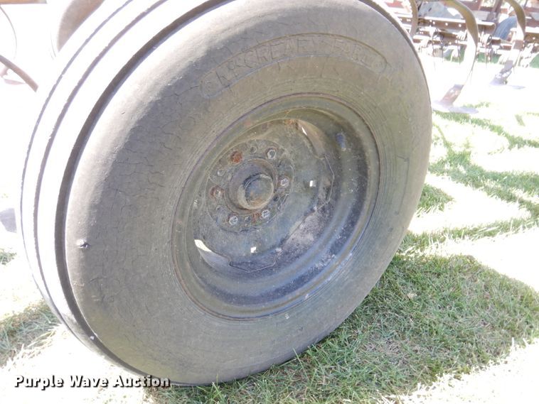 image for item KA9398 Hiniker 3300  field cultivator