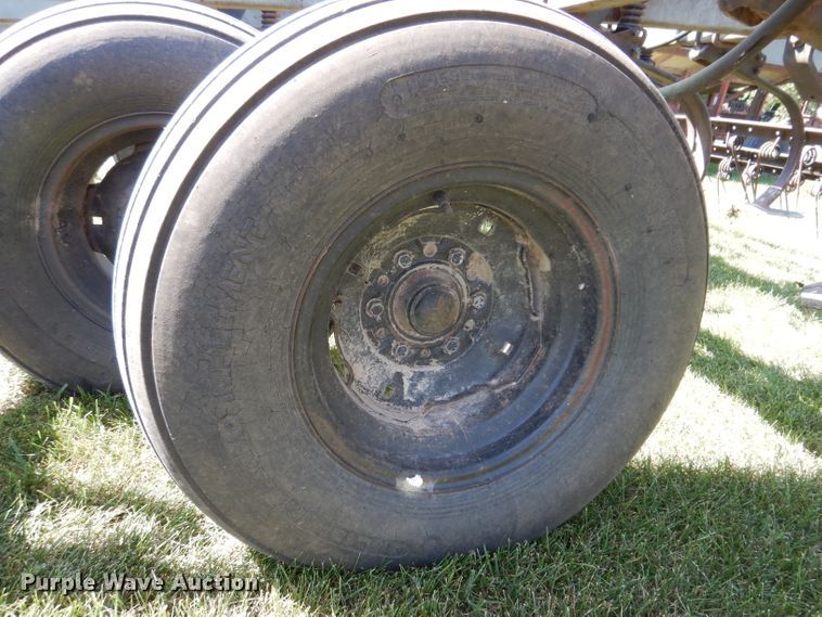 image for item KA9398 Hiniker 3300  field cultivator