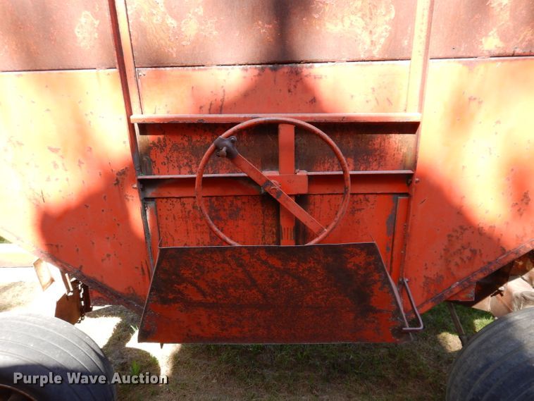 image for item KA9400 (2) Flow EZ 300 gravity wagons