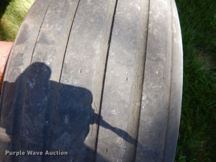 image for item KA9400 (2) Flow EZ 300 gravity wagons