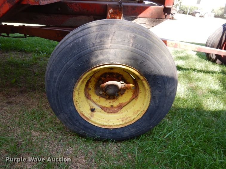 image for item KA9400 (2) Flow EZ 300 gravity wagons