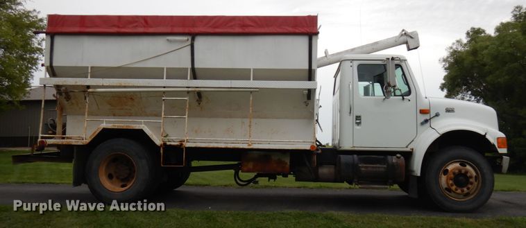 image for item KK9038 1997 International 4900  grain truck