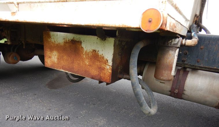 image for item KK9038 1997 International 4900  grain truck